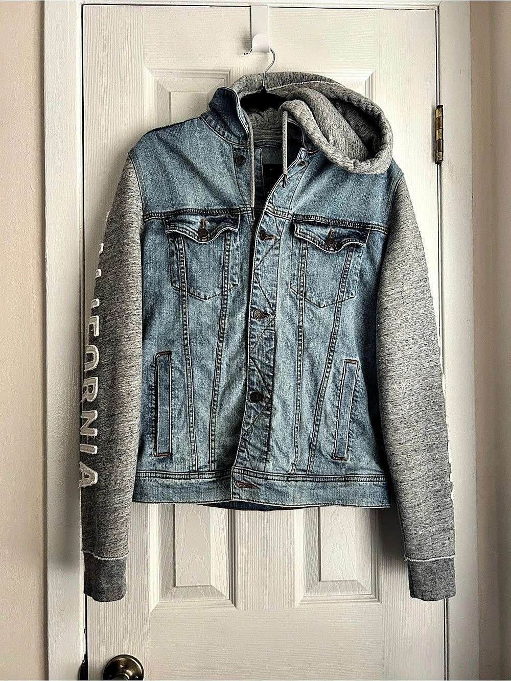 Hollister Epic Flex Denim Hooded Jacket Size Medium